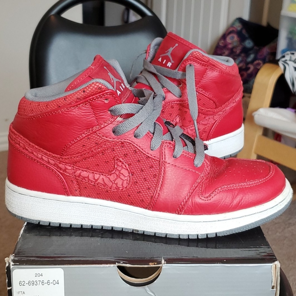 AIR JORDAN 1 PHAT (GS) - Picture 1 of 9
